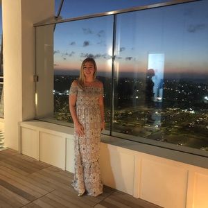 ONLY BEEN WORN ONCE 😊 gorgeous off the shoulder